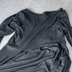 Long sleeved pocketed black dress